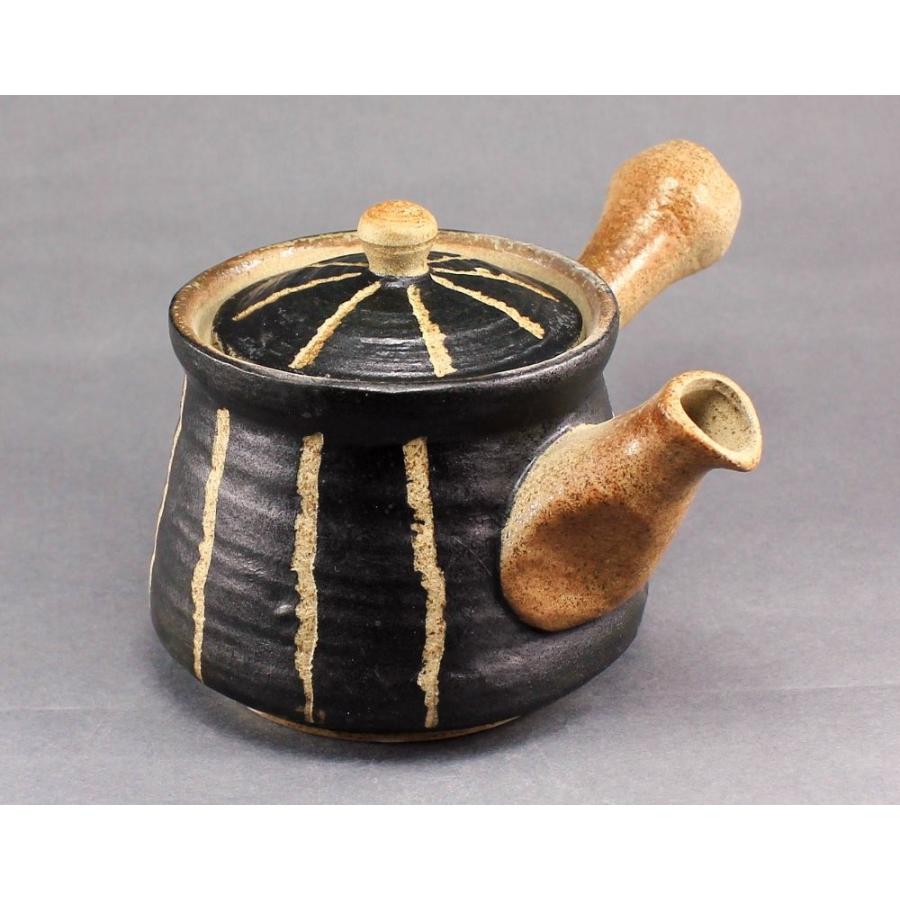 瀬戸焼 手描き 手彫 十草 黒 急須 (小） 茶こし付 : やきもの工房・炎