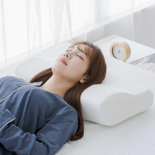 3段階の高さ調節が簡単にできる 仰向け、横向き寝を考えたまくら 3段階の高さ調節が簡単にできる 仰向け、横向き寝を考えたまくら
