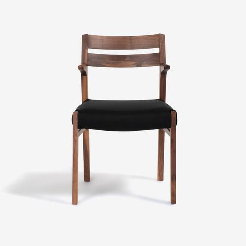 大塚家具 ダイニングチェア（半肘付き）「シネマ」 ウォールナット材