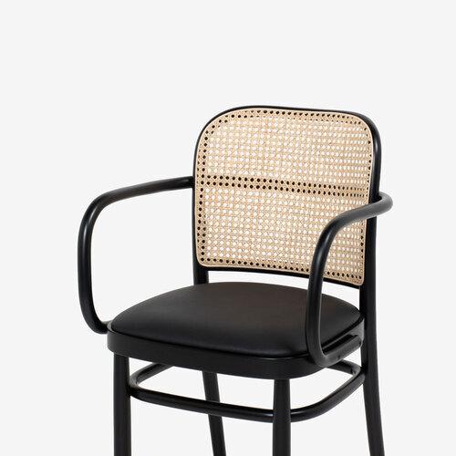 大塚家具 秋田木工 ダイニングチェア（肘付き）「712A-RU」ブナ材ブラック色(艶消し) 張地#PVCブラック色 背もたれ 籐張りの画像