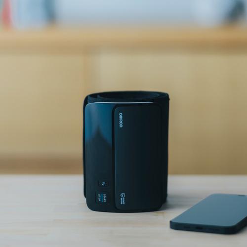 オムロン HCR-7608T2 オムロンデジタル自動血圧計 黒 HCR7608T2