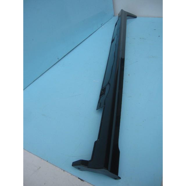 新車外し美品 フィット GR3 / RS 黒系 純正サイドステップ右【NH731P