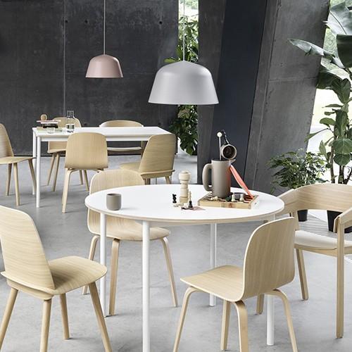yamagiwa(ヤマギワ)で取り扱われているMUUTO(ムート)社のAMBIT(アンビット)ペンダントライトです。丸みと直線が絶妙に融合した上品なフォルムの天井照明をダイニングのアクセントに♪DJ549 yamagiwa(ヤマギワ)で取り扱われているMUUTO(ムート)社のAMBIT