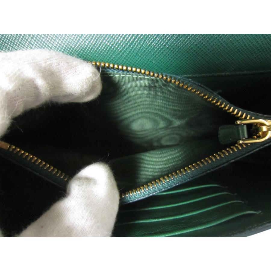 プラダパイソンタッセルチェーンショルダーPRADAバックグリーン プラダパイソンタッセルチェーンショルダーPRADAバックグリーン