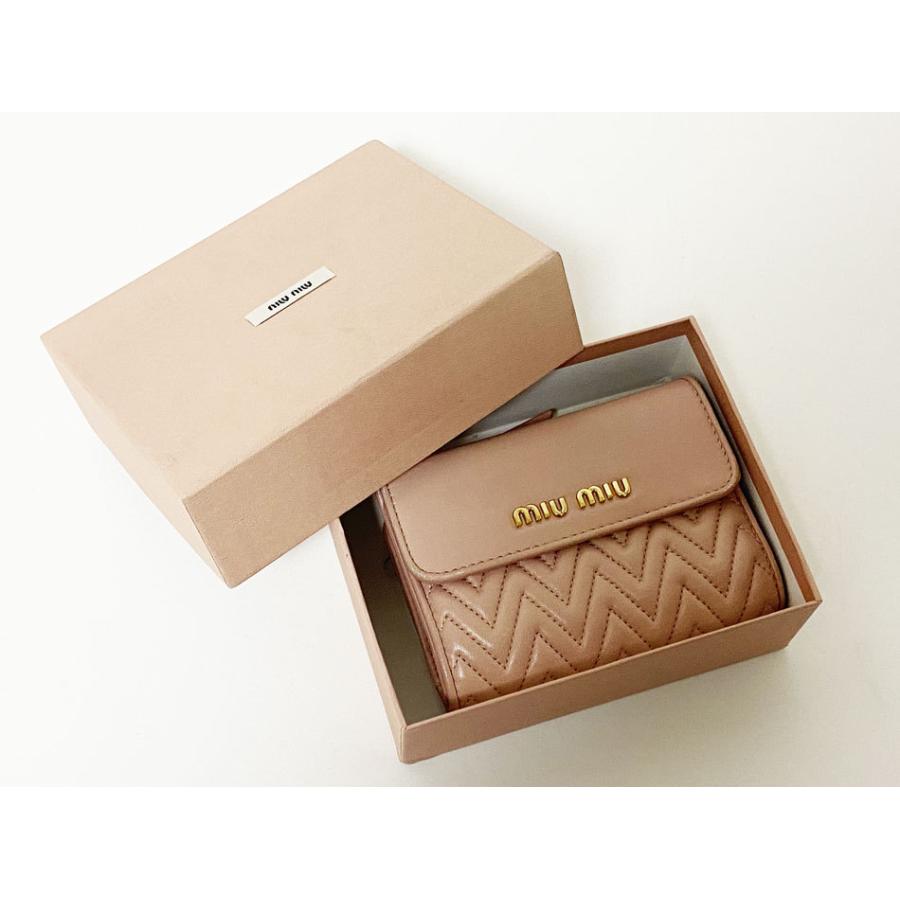 miu miu（ミュウミュウ） 送料無料 3つ折り 財布 マトラッセ レザー