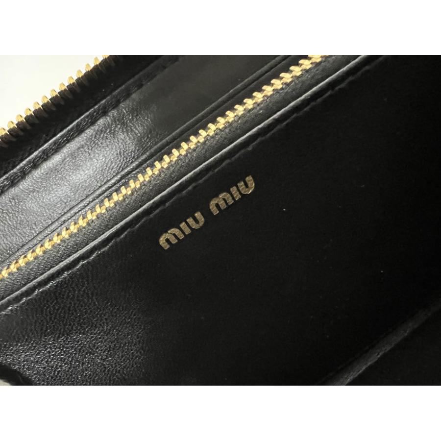 miu miu（ミュウミュウ） 送料無料 ファスナー 長財布 レザー ブラック