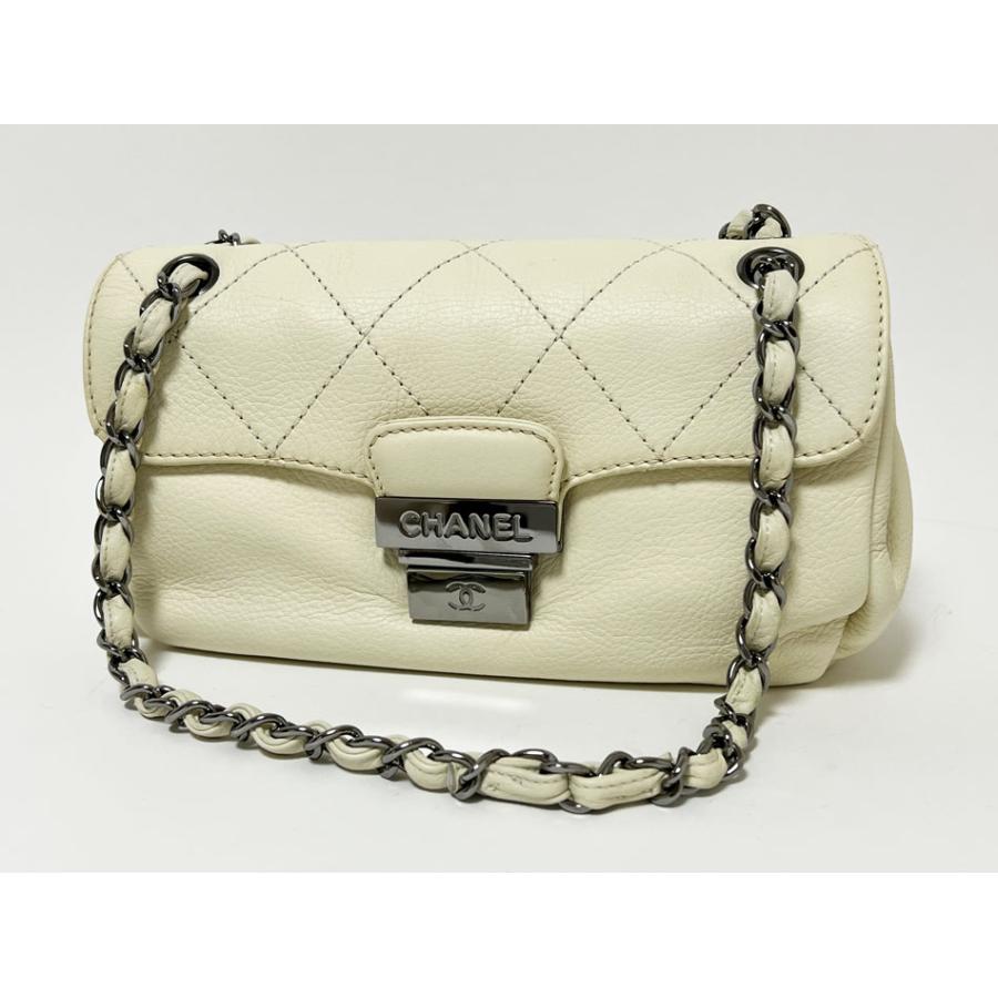 CHANEL 送料無料 シャネル チェーンショルダーバッグ レザー オフ  