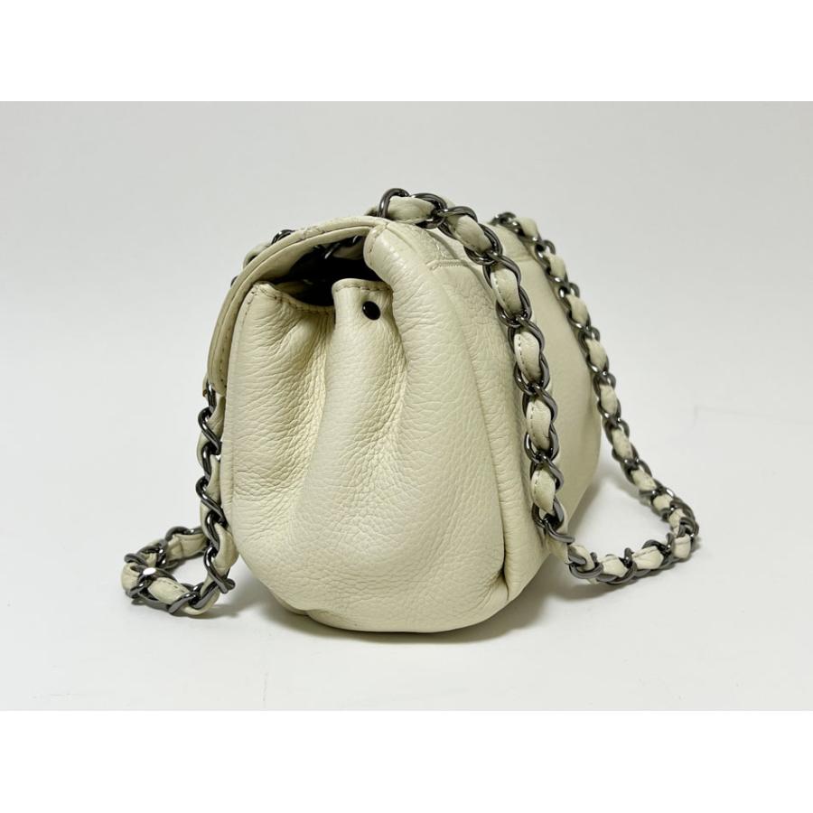 CHANEL アイボリー チェーンショルダーバッグ CHANEL（シャネル） 送料無料 チェーンショルダーバッグ レザー オフ