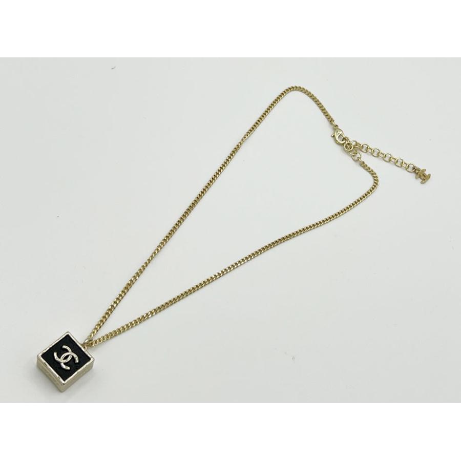 CHANEL ロゴペンダントネックレス ゴールド/ブラック CHANEL（シャネル） ネックレス ブラック ココ ライトゴールド ＜2024