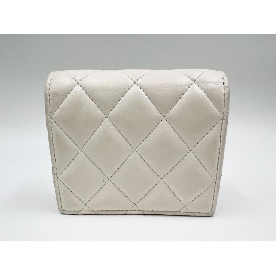 CHANEL シャネル マトラッセ カーフ ２つ折り 財布 コンパクト スモールウォレット ホワイト ランダム AP3341 CHANEL（シャネル） マトラッセ カーフ 2つ折り 財布 コンパクト