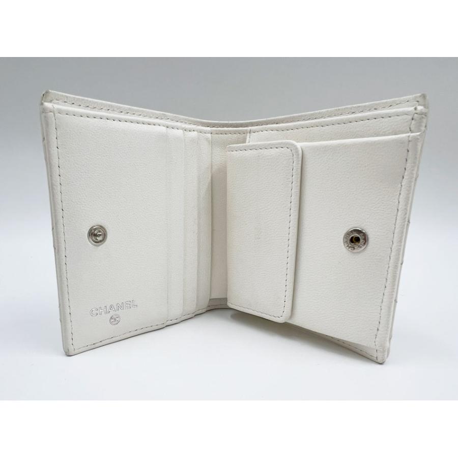 CHANEL シャネル マトラッセ カーフ ２つ折り 財布 コンパクト スモールウォレット ホワイト ランダム AP3341 CHANEL（シャネル） マトラッセ カーフ 2つ折り 財布 コンパクト