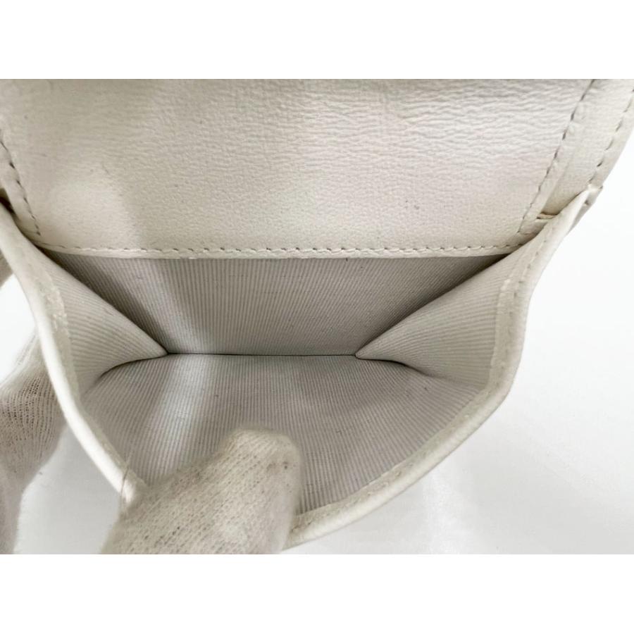 CHANEL シャネル マトラッセ カーフ ２つ折り 財布 コンパクト スモールウォレット ホワイト ランダム AP3341 CHANEL - CHANEL シャネル マトラッセ カーフ 2つ折り 財布