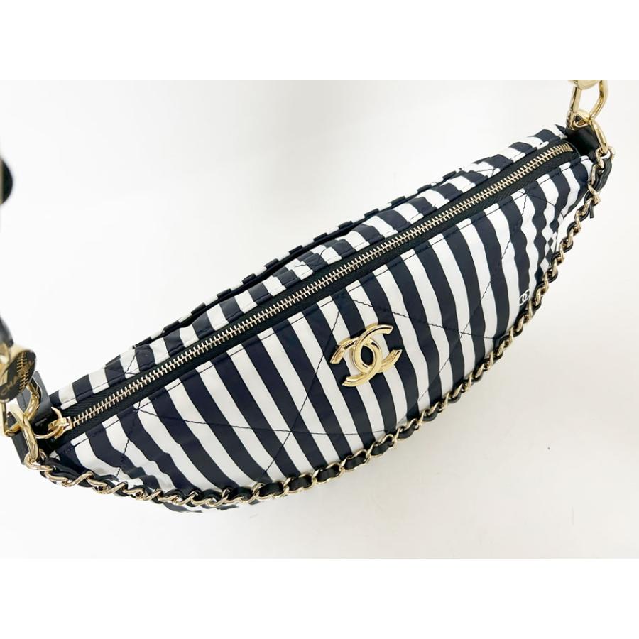 シャネル CHANEL ラージホーボー AS4698 ブラック ホワイト GD金具 ナイロン レディース ショルダーバッグ シャネル CHANEL ラージホーボー AS4698 ブラック ホワイト GD金具