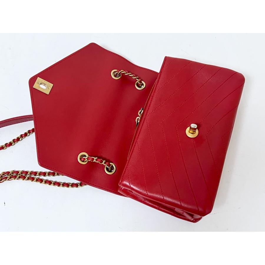 CHANEL シャネル シェブロン Vステッチ チェーン ショルダーバッグ レザー レッド 25番 美品 CHANEL（シャネル） シェブロン Vステッチ チェーン ショルダーバッグ