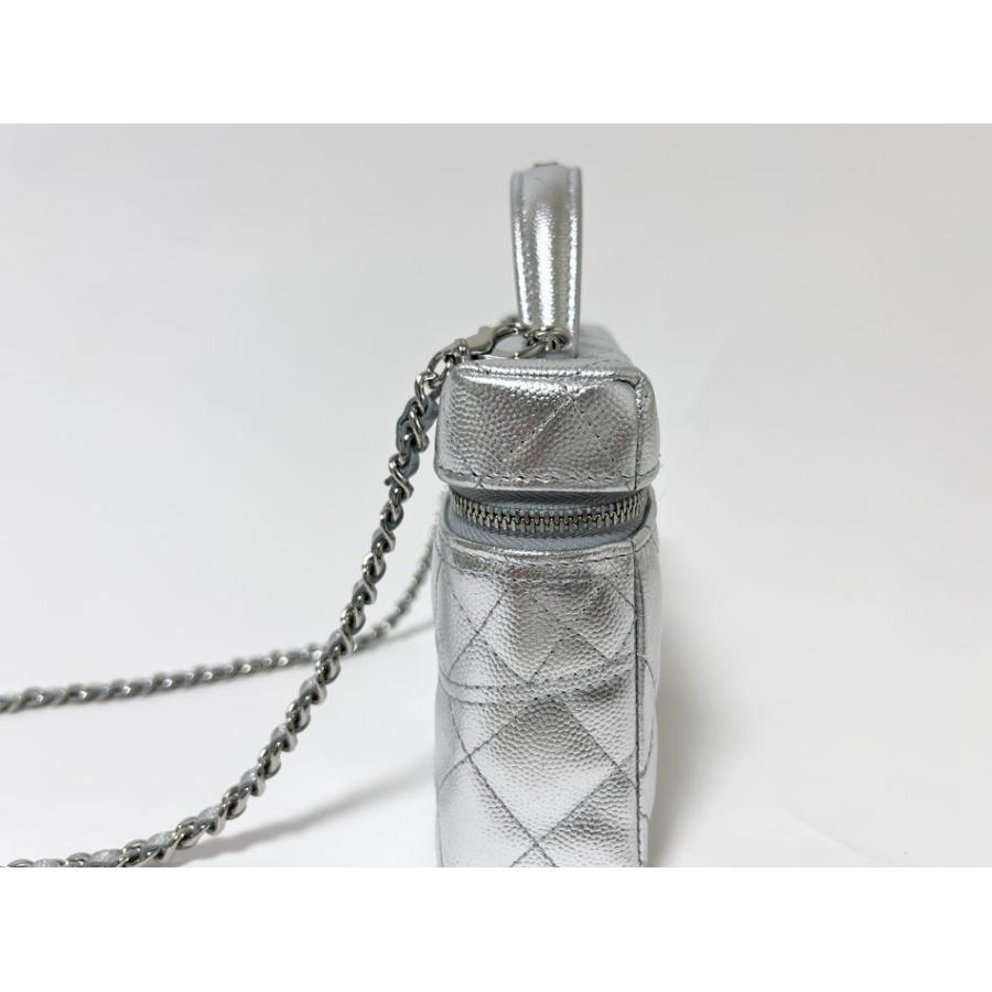 CHANEL シャネル トップハンドル ヴァニティケース ショルダーバッグ 斜め掛け グレインドカーフ マトラッセ キャビアスキン シルバー 2026SS AP4804 超美品 マトラッセ CHANEL シャネル トップハンドル ヴァニティケース