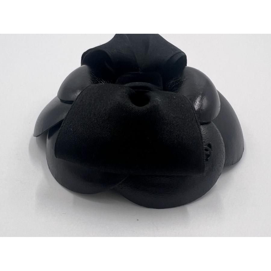 CHANEL（シャネル） カメリア モチーフ ブローチ ラムスキン シルク