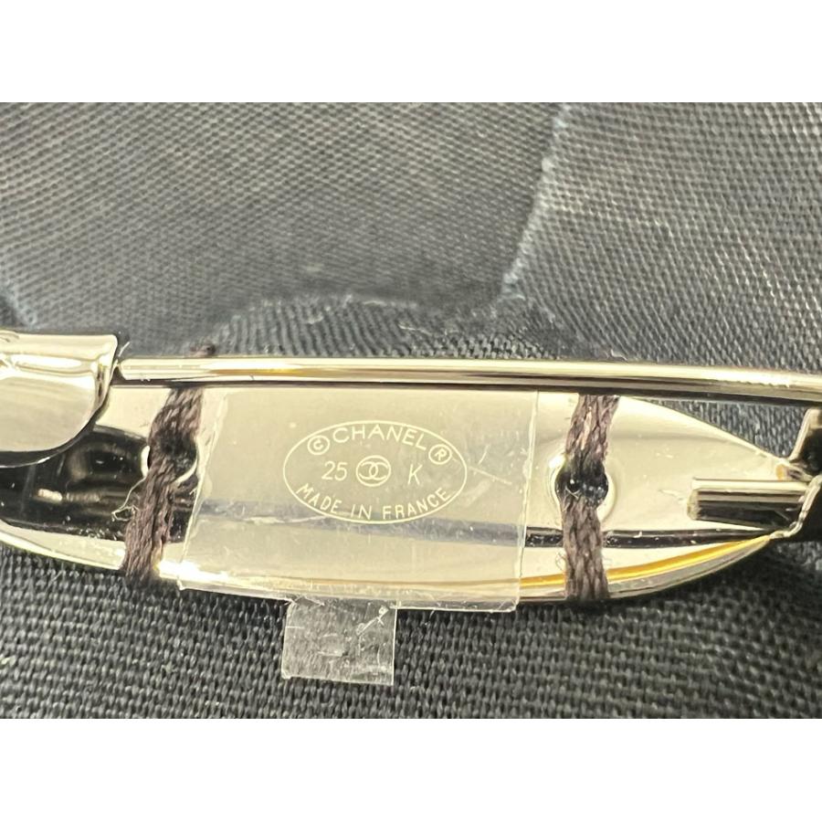 CHANEL（シャネル） カメリア モチーフ ブローチ ラムスキン シルク
