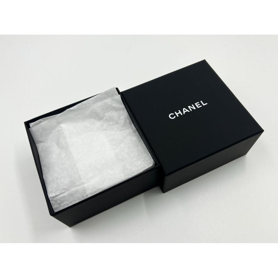 CHANEL（シャネル） カメリア モチーフ ブローチ ラムスキン シルク