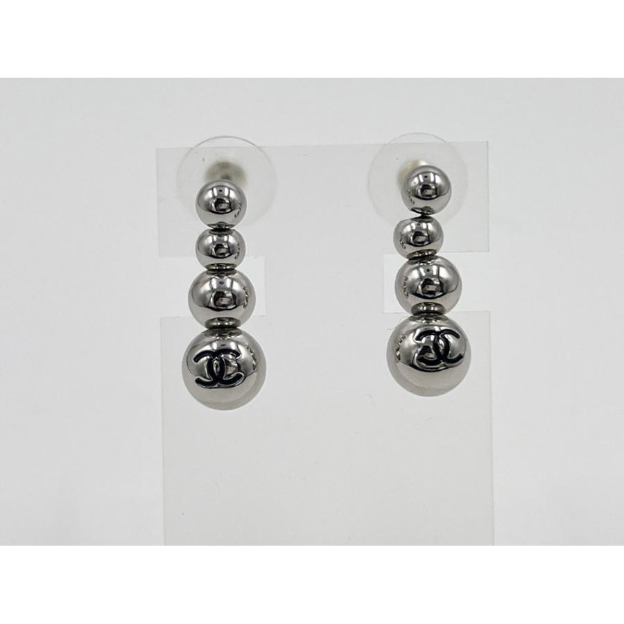 CHANEL（シャネル） ボールモチーフ ピアス シルバー 2026-2027AW B26A
