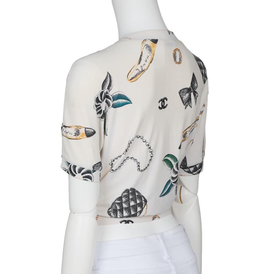 【返品可】CHANEL シャネル ココボタン 総柄 クロップド丈 トップス ココマーク リボン Tシャツ 半袖 カットソー  白 ブランド アパレル CHANEL シャネル ココボタン 総柄 クロップド丈 トップス ココマーク