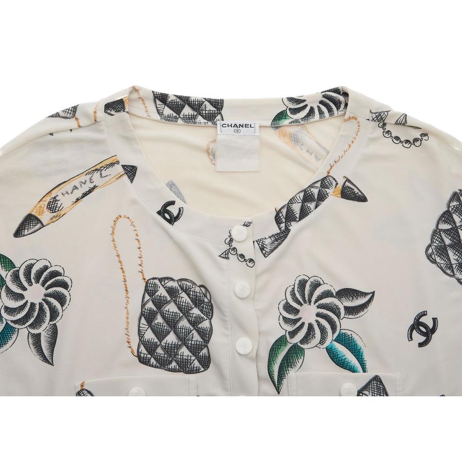 【返品可】CHANEL シャネル ココボタン 総柄 クロップド丈 トップス ココマーク リボン Tシャツ 半袖 カットソー  白 ブランド アパレル CHANEL シャネル ココボタン 総柄 クロップド丈 トップス ココマーク