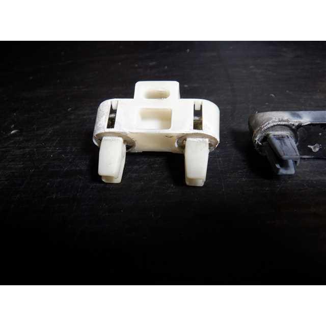 FD3S アンフィニ RX-7 純正 右ドア内張り留め具 ブラケット クリップ