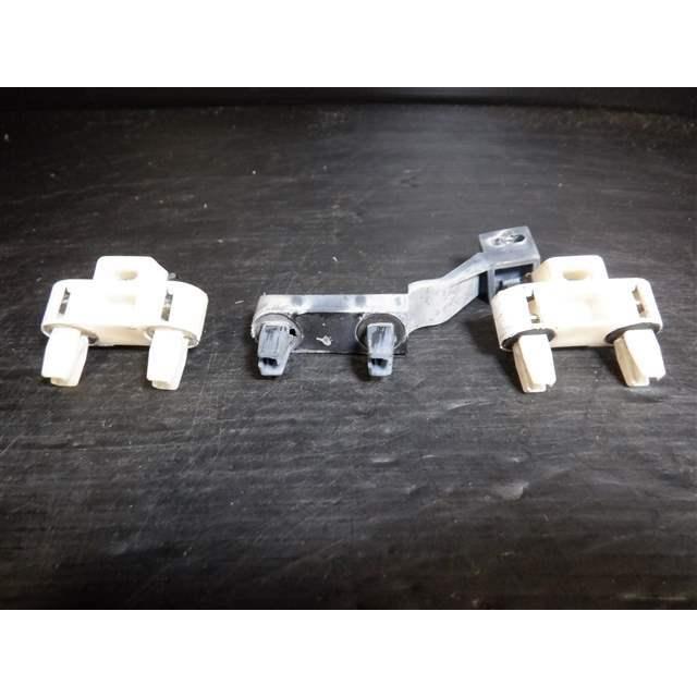 FD3S アンフィニ RX-7 純正 右ドア内張り留め具 ブラケット クリップ