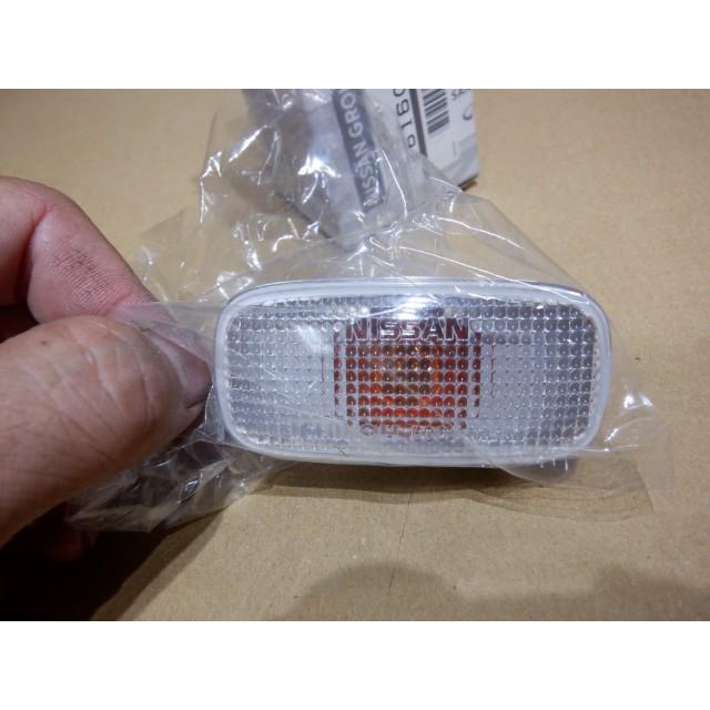 R34 GT-R 日産純正部品 26160-4N000 クリアサイドマーカー R34 GT-R 日産純正部品 26160-4N000 クリアサイドマーカー