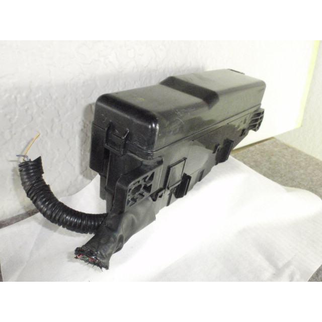 4709 マツダ MPV LW5W ヒューズボックス : ヤマサキパーツ3号店