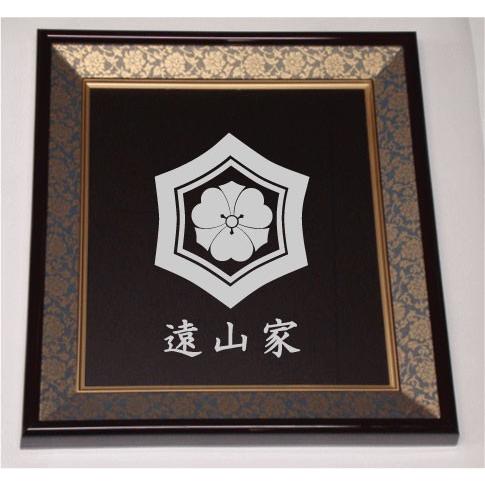 色紙額入り家紋【反り亀甲に剣片喰】大好評の紺ドンス仕上げの額入り