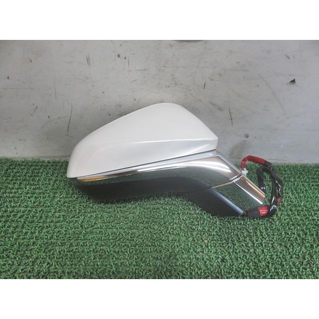 トヨタ CH-R ドアミラー 右側 中古 - パーツ トヨタ CH-R ドアミラー 右側 中古 - パーツ