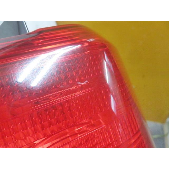 ムーヴ [中古] H23/1 ムーヴコンテ DBA-L585S 右テールランプ 81550