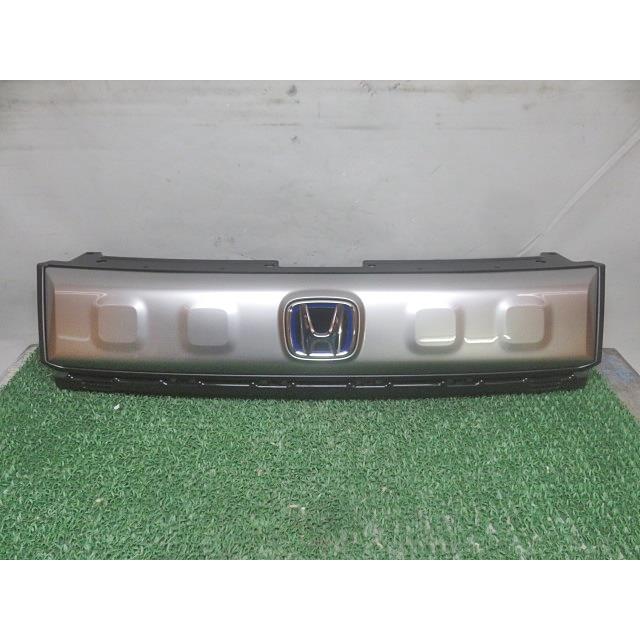 フリード [中古] R6/6 クロスター 5BA-GT2 ラジエーターグリル 71200