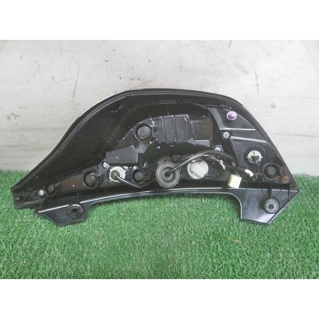 トヨタ　アクア　テールランプ　左側　NHP10 アクア [中古] H28/1 DAA-NHP10 左テールランプ 81561-52D00