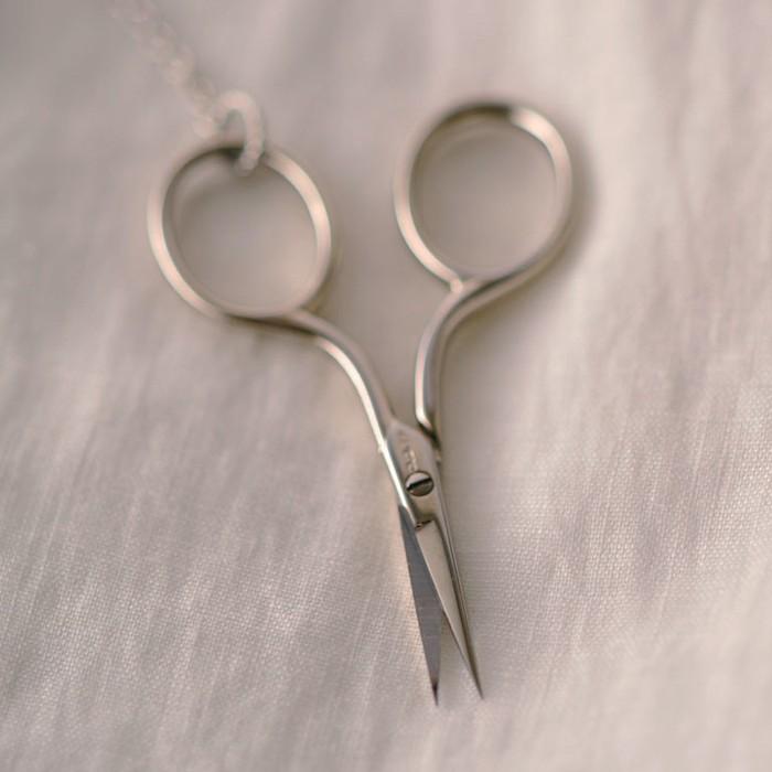 糸切りばさみ 糸切りはさみ 糸切りハサミ Clover クロバー ポルトボヌール すずらんシザーケース はさみ付 Cl 79 486 毛糸 手芸 コットン柳屋 通販 Yahoo ショッピング