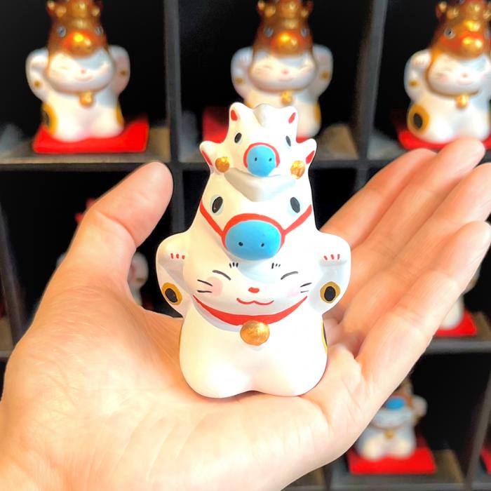 毎年大好評 2026年 干支招き猫 丙午 集めたくなる猫 親子午をかぶった