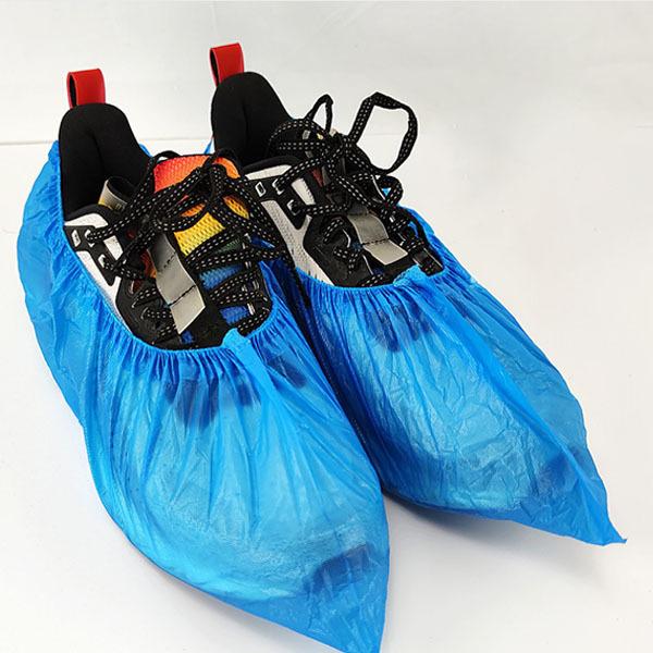 送料無料 シューズカバー 防水 使い捨て CPE 新素材 滑り止め 厚め 100