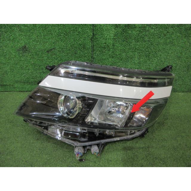 ヴォクシー ハイブリッド 左ヘッドライト売ります - 車のパーツ ヴォクシー ハイブリッド 左ヘッドライト売ります - 車のパーツ
