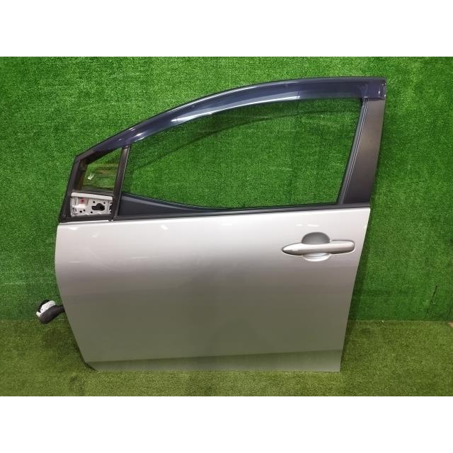 プリウス DAA-ZVW51 左フロントドア アサヒ M2H3 67002-47161 67002