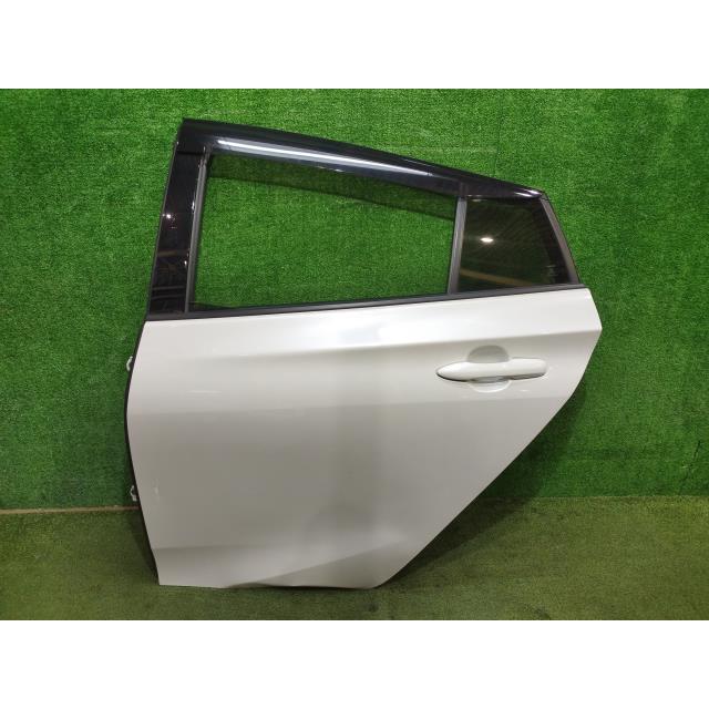 プリウス DAA-ZVW51 左リアドア アサヒ M2L3 67004-47210 67004-47211