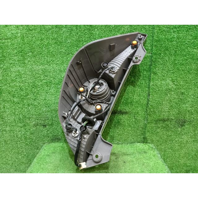 アクア DAA-NHP10 右テールランプ 右テールライト スタンレー 52 アクア DAA-NHP10 右テールランプ 右テールライト スタンレー 52