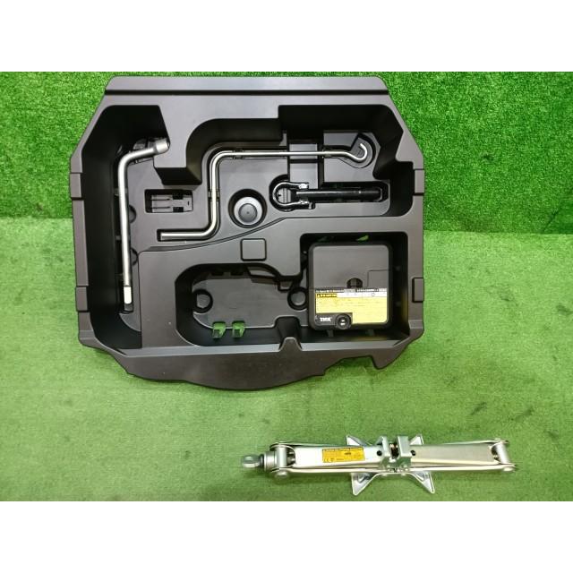 アクア DAA-NHP10 車載工具 純正タイヤパンク応急修理キット トレー