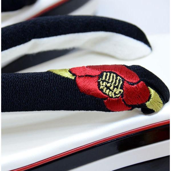 草履 ヒール高 踵3段 椿刺繍鼻緒 黒色×白色 フリーサイズ 適合足  