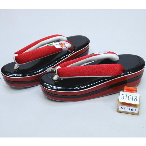 草履 ヒール高 踵3段 椿刺繍鼻緒 黒色×赤色 フリーサイズ 適合足サイズ  