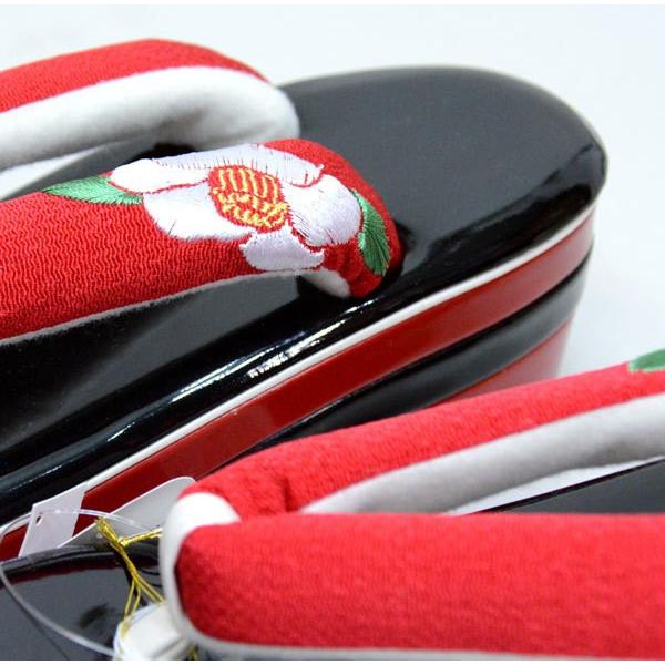 草履 ヒール高 踵3段 椿刺繍鼻緒 黒色×赤色 フリーサイズ 適合足サイズ  