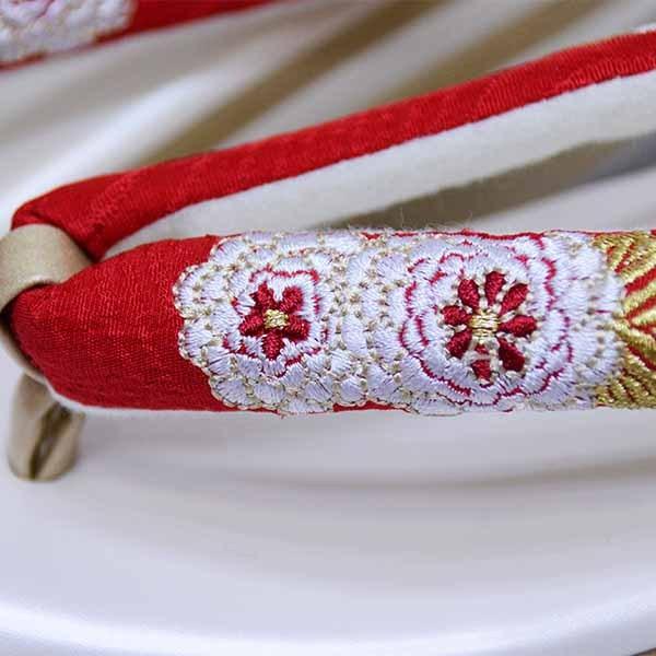 草履 ヒール高 3枚芯 3段 万寿菊刺繍草履 赤 フリーサイズ 24cm 適合  