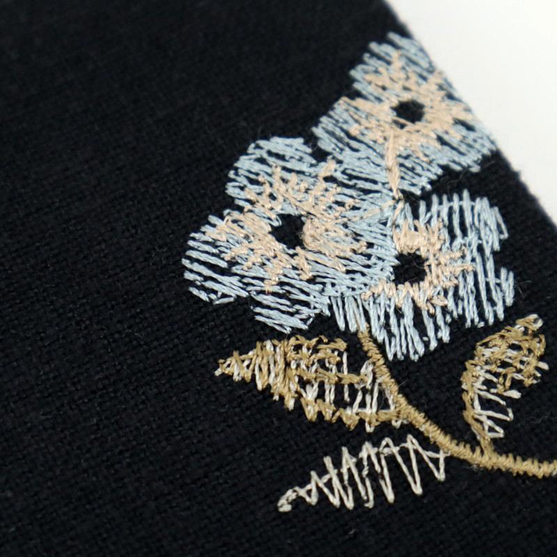 新品 未使用 名古屋帯 極上 刺繍 カジュアル 花唐草模様 黒地 新品 未使用 名古屋帯 極上 刺繍 カジュアル 花唐草模様 黒地