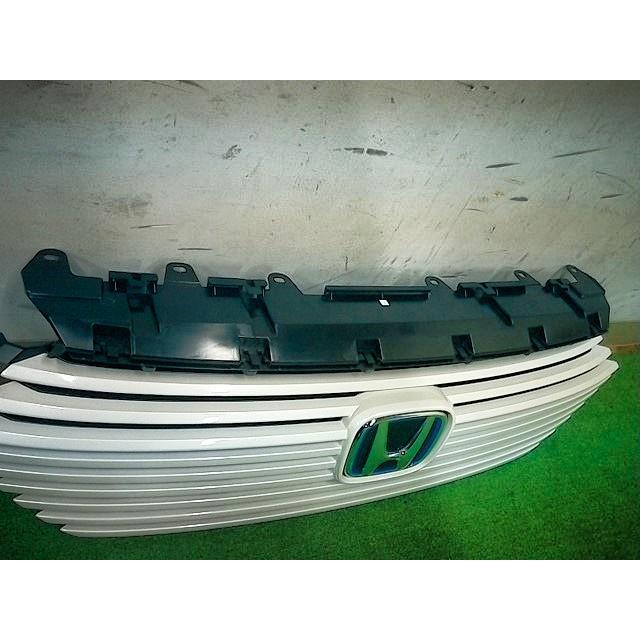 ヴェゼル 6AA-RV5 フロント グリル NH883P eHEV Z 個人宅配送不可