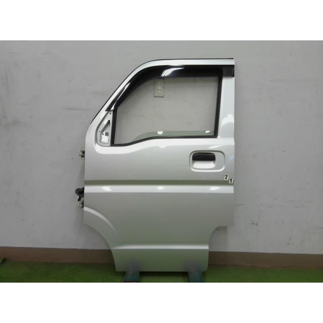 NV100 クリッパー NV100クリッパー EBD-DR17V フロント 左 ドア Z2S 銀 個人宅配送不可