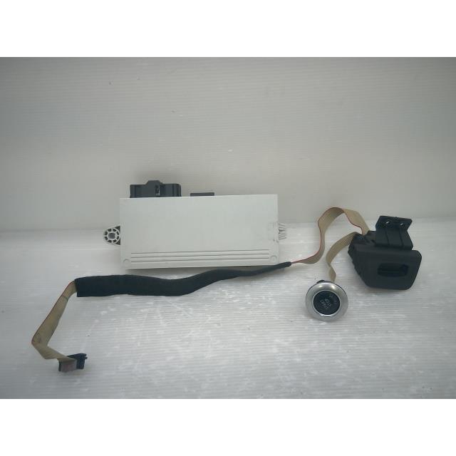 BMW 1シリーズ ABA-UF30 「CASコントロールユニット」 A22 61356981416 
